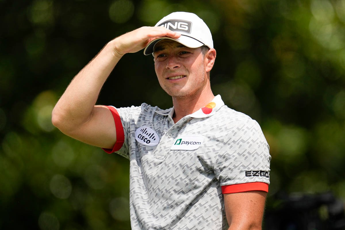 Who could be the new number one player in golf?